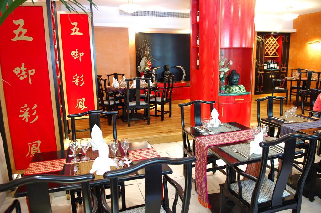 Fortina Spa Resort Слима Ресторант снимка A restaurant in Beijing