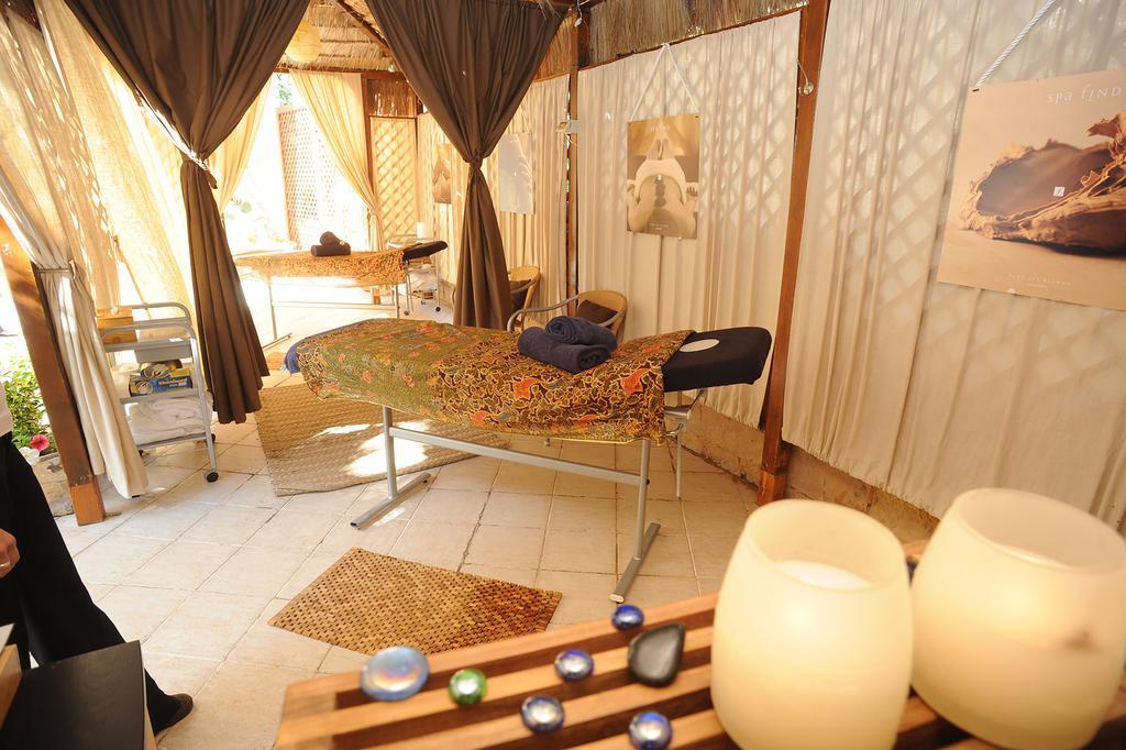 Fortina Spa Resort Слима Екстериор снимка A massage room at a spa