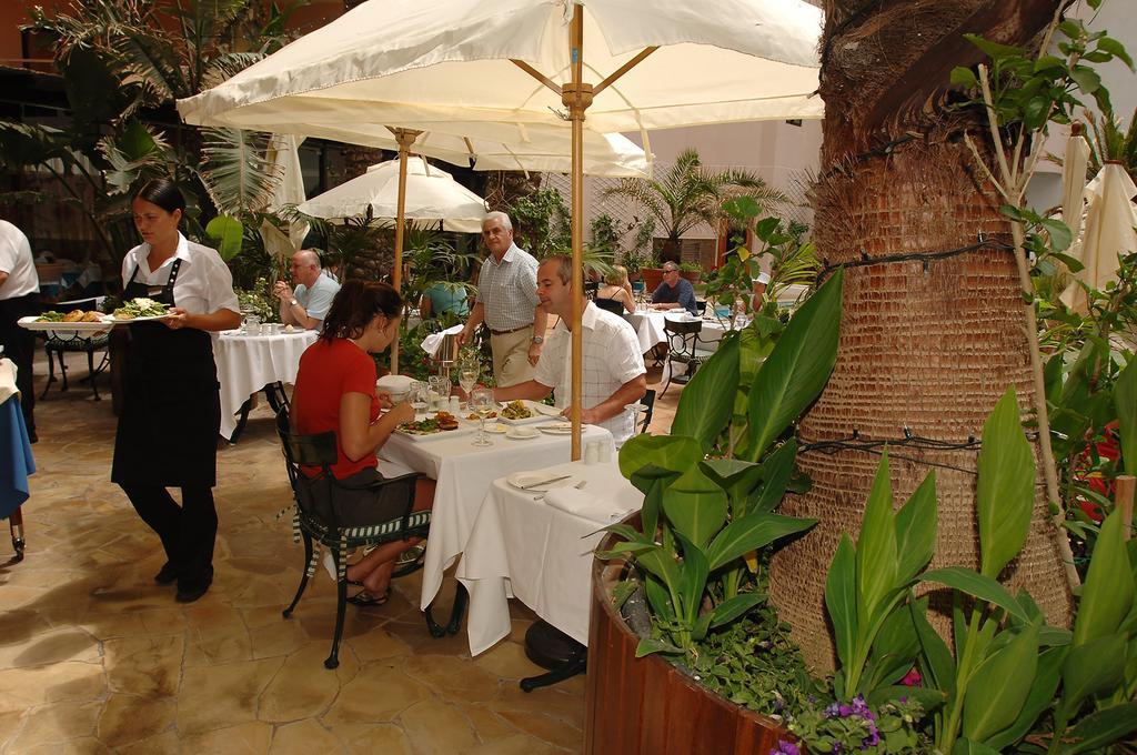 Fortina Spa Resort Слима Екстериор снимка The restaurant at the Hotel El Dorado