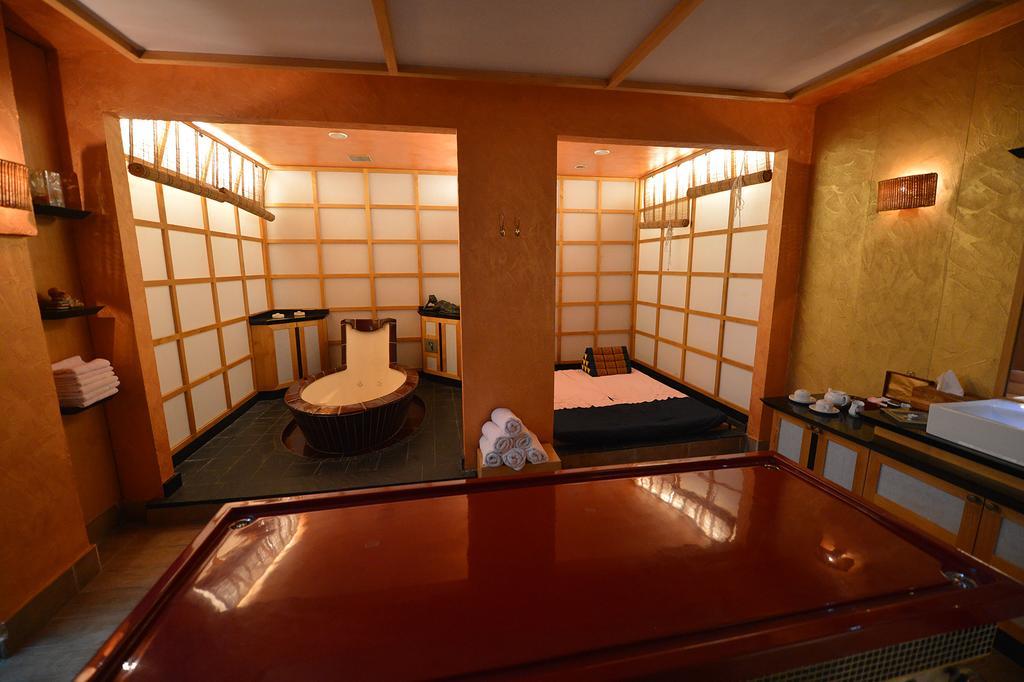 Fortina Spa Resort Слима Екстериор снимка A private onsen