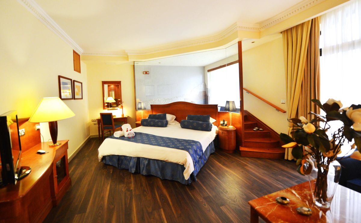 Fortina Spa Resort Слима Екстериор снимка A suite at the hotel