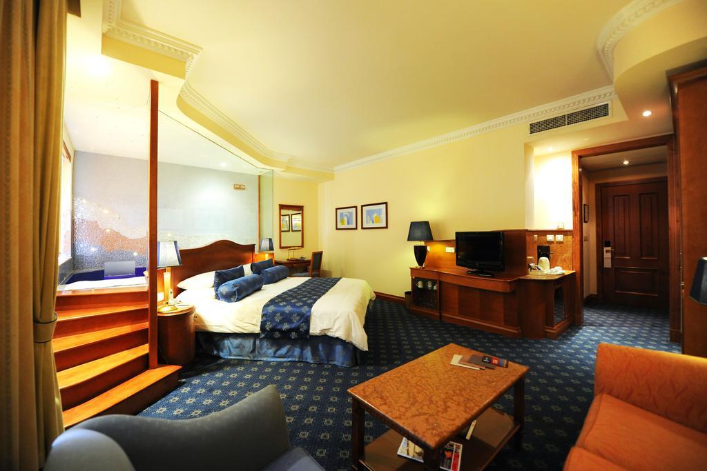 Fortina Spa Resort Слима Екстериор снимка A room at the hotel