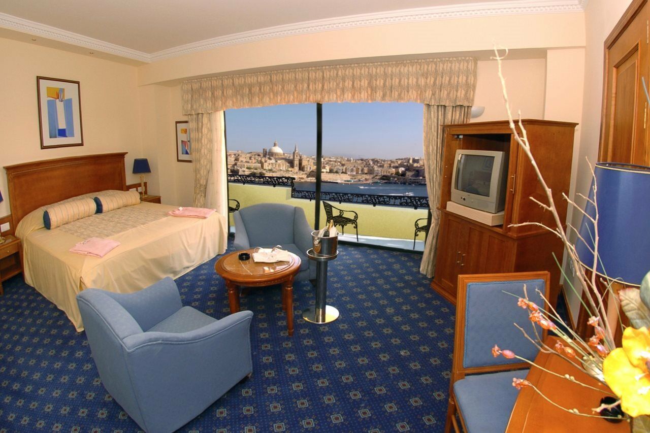Fortina Spa Resort Слима Екстериор снимка A room at the Phoenicia