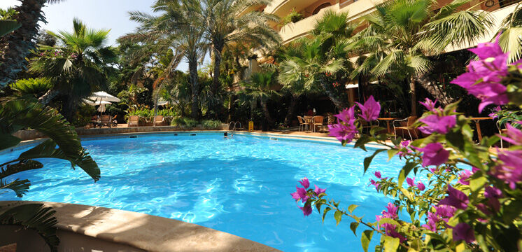Fortina Spa Resort Слима Екстериор снимка The pool at the hotel